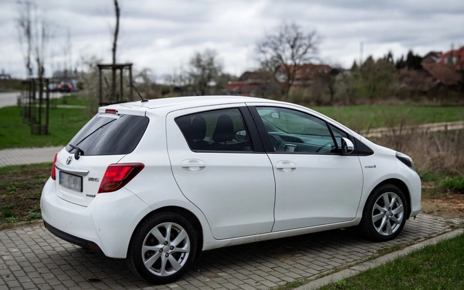 Toyota Yaris cena 33900 przebieg: 285633, rok produkcji 2016 z Białystok małe 56